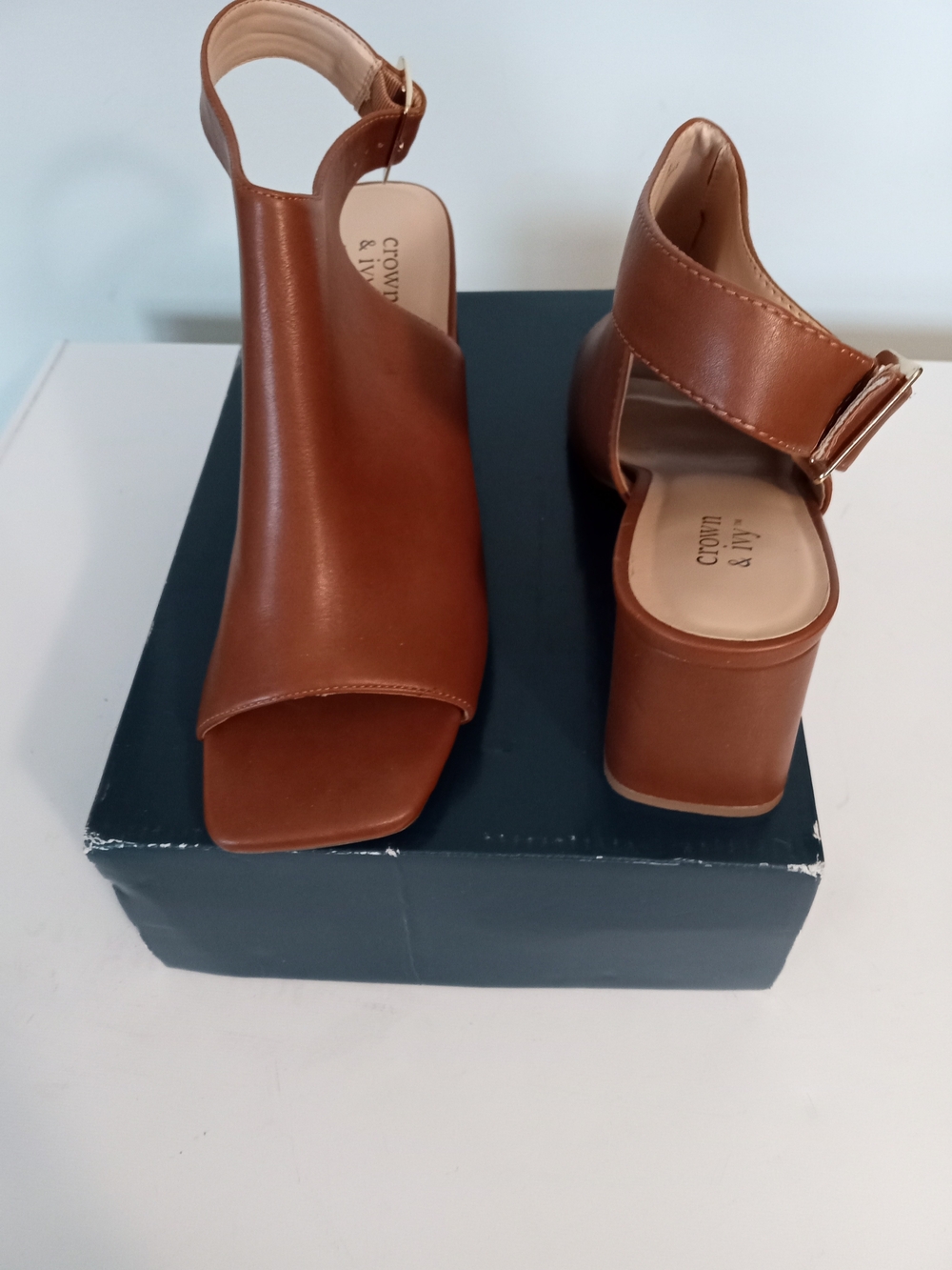 Crown & Ivy Brown Block Heel Sandals